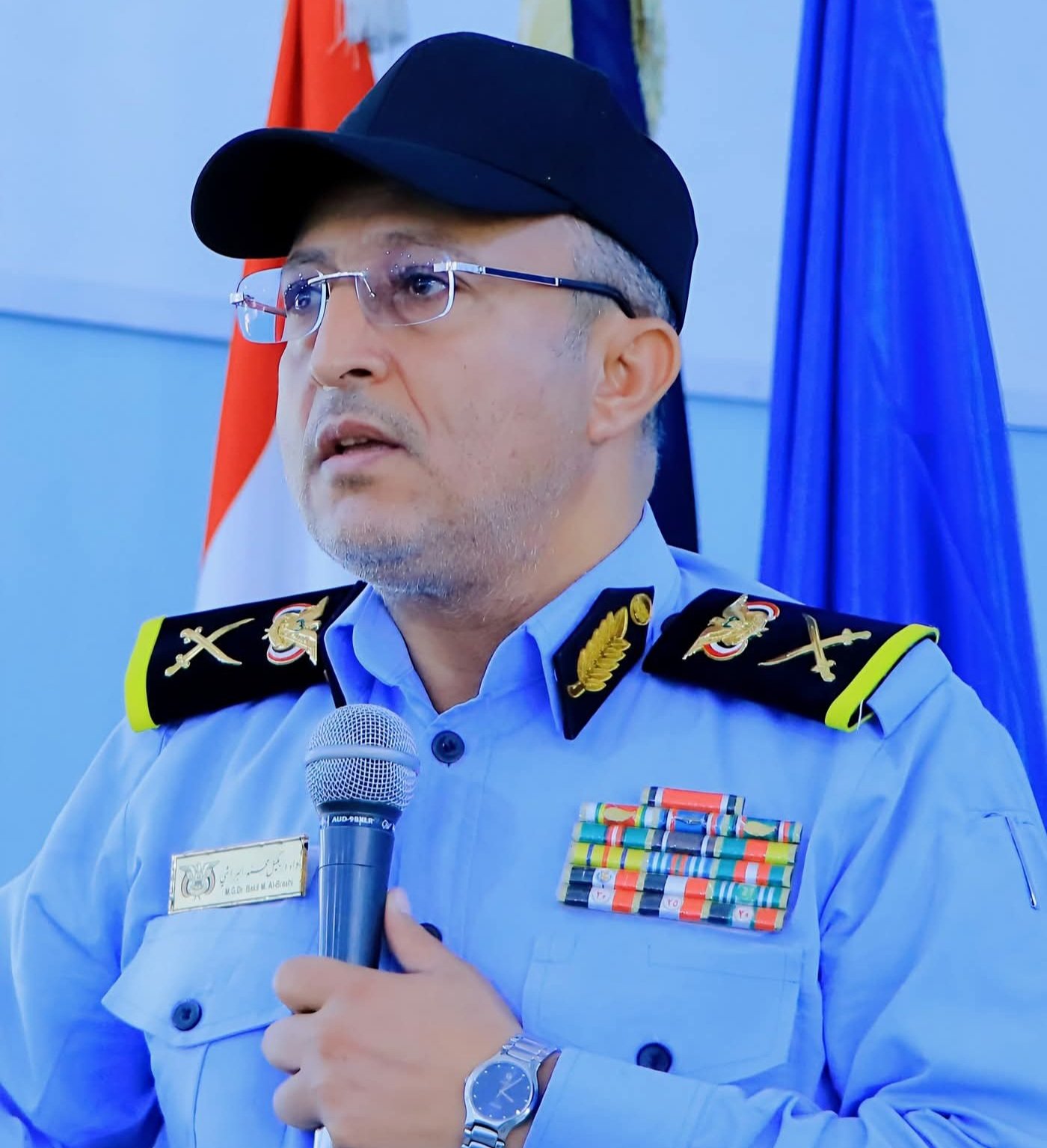 عاجل | اللواء البراشي يُصدر أوامر حاسمة لمرور أمانة العاصمة صنعاء بإعادة ضبط فرز باصات الاجرة وتجفيف منابع الجبايات غير القانونية بصورة قاطعة ونهائية.